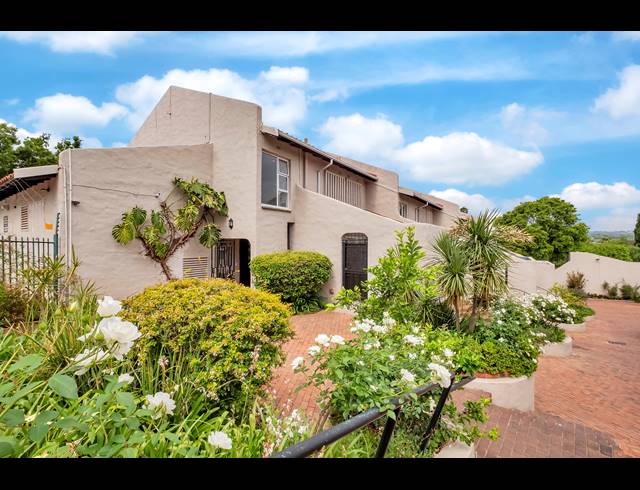 3 BEDROOM TOWNHOUSE FOR SALE IN VICTORY PARK